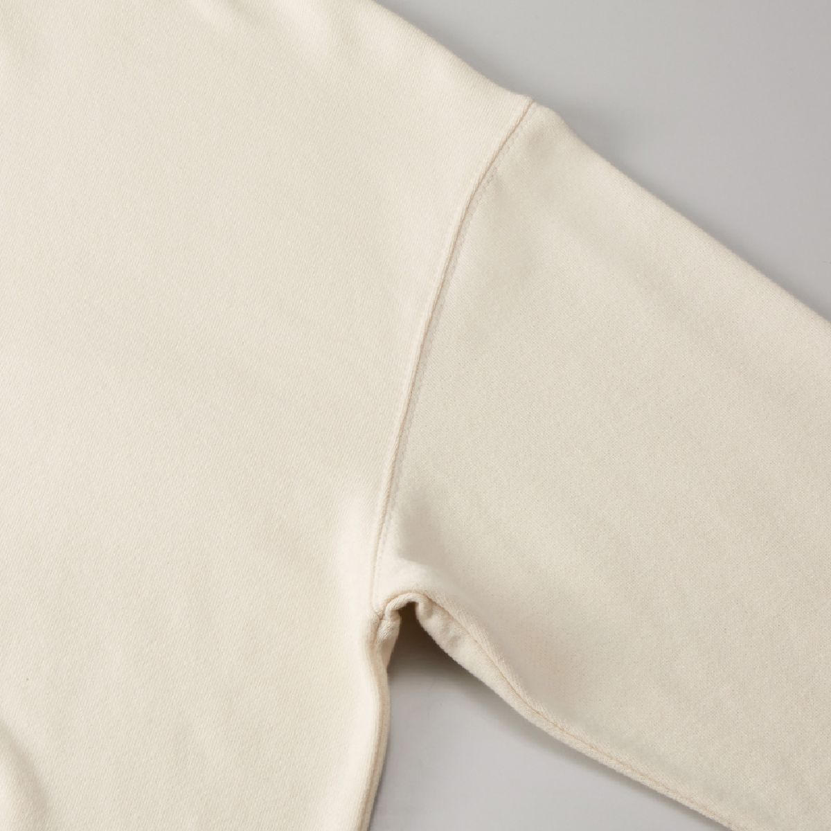 5399-01 8.8oz 魚鱗布圓領衛衣 19 袖孔堅固,兩針針。