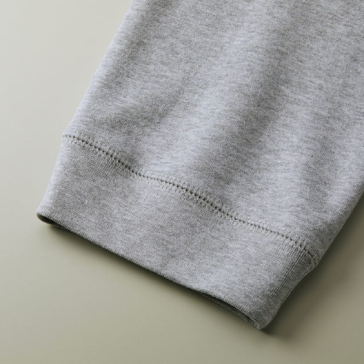 5017-02 10.0oz 童裝純棉運動長褲 10 下擺嘴是肋骨規格,帶有身體的接縫線是耐用的雙針跡