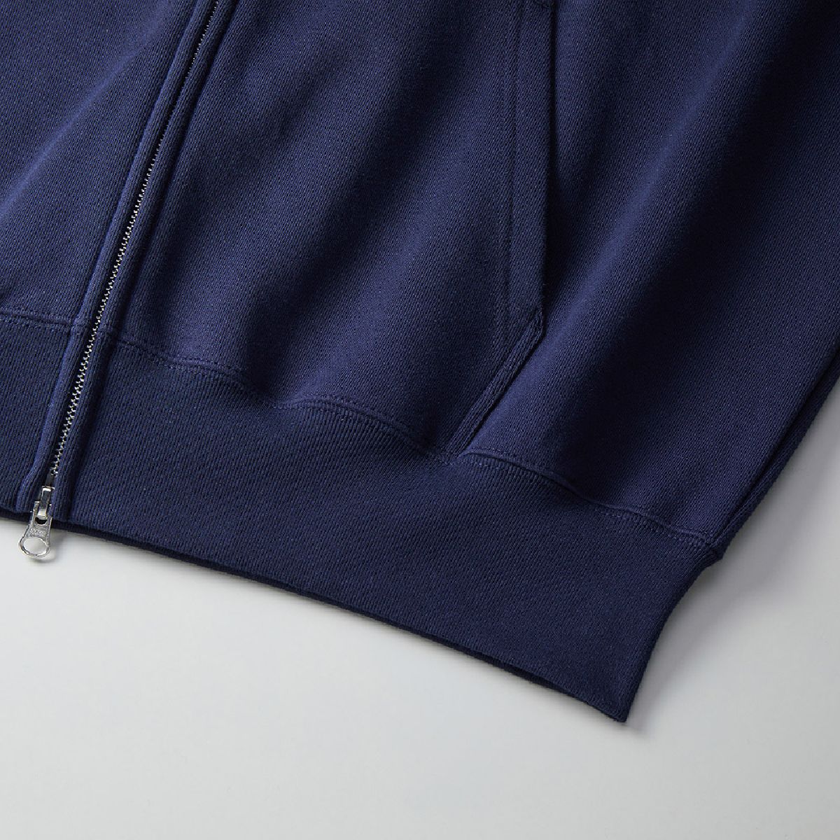 5203-01 10.0oz 寬版拉鍊連帽衫魚鱗布衛衣 8 下擺的肋骨和身體的接縫線是強大的兩個針