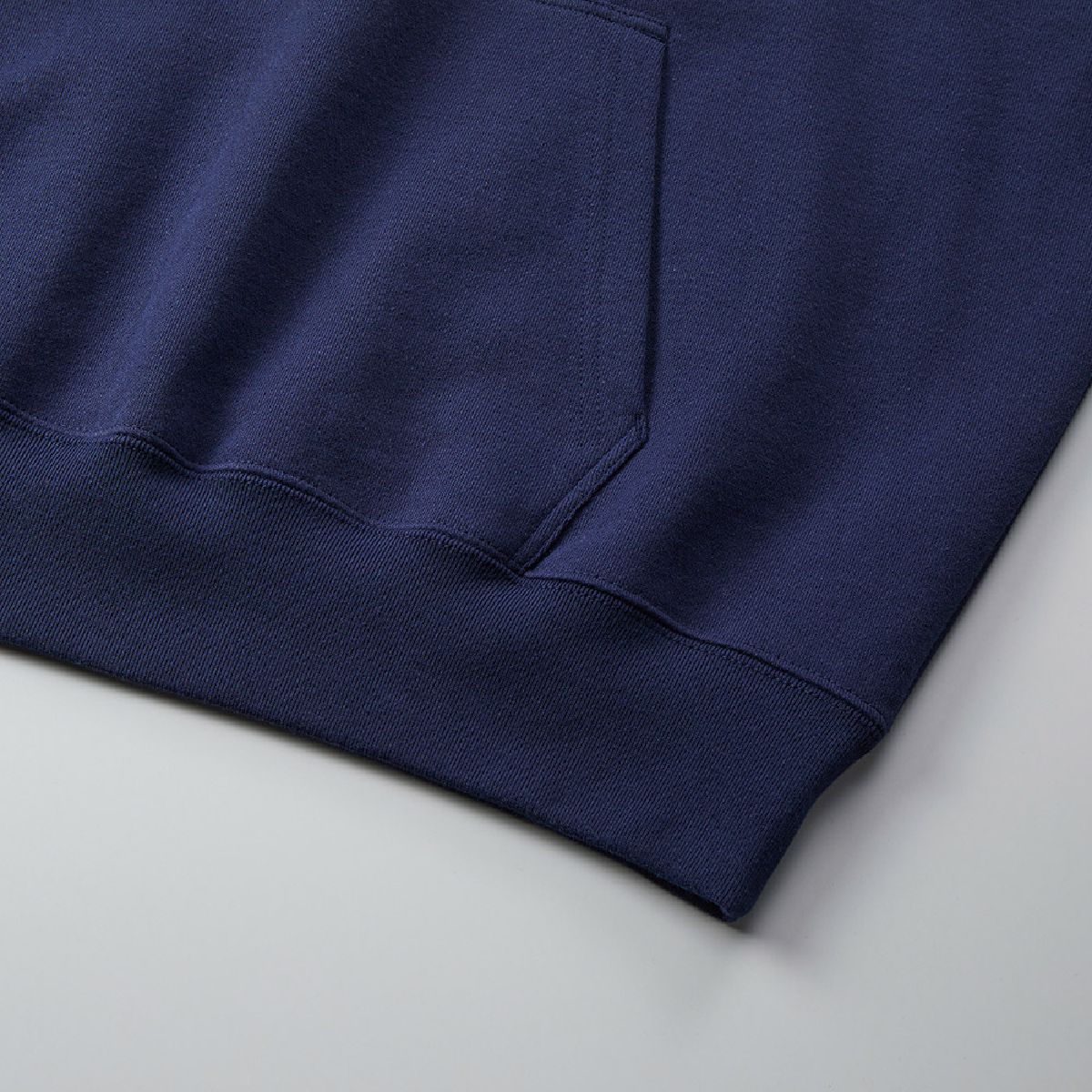 5204-01 10.0oz 寬版連帽魚鱗布衛衣 8 下擺的肋骨和身體的接縫線是強大的兩個針