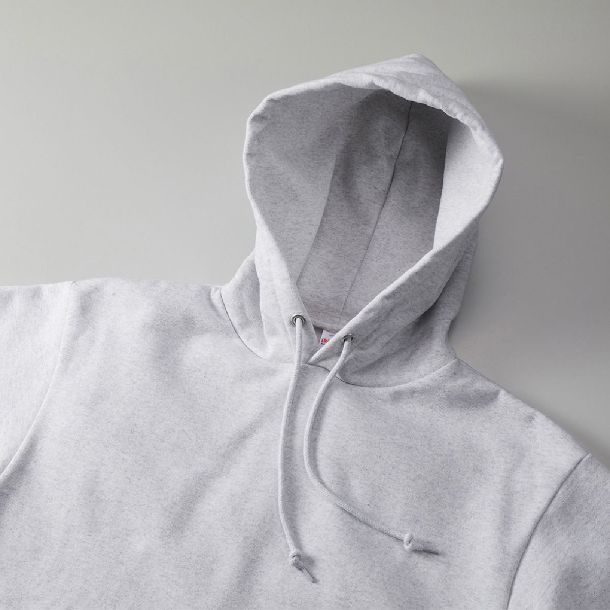 它具有大型雙重食物，並有