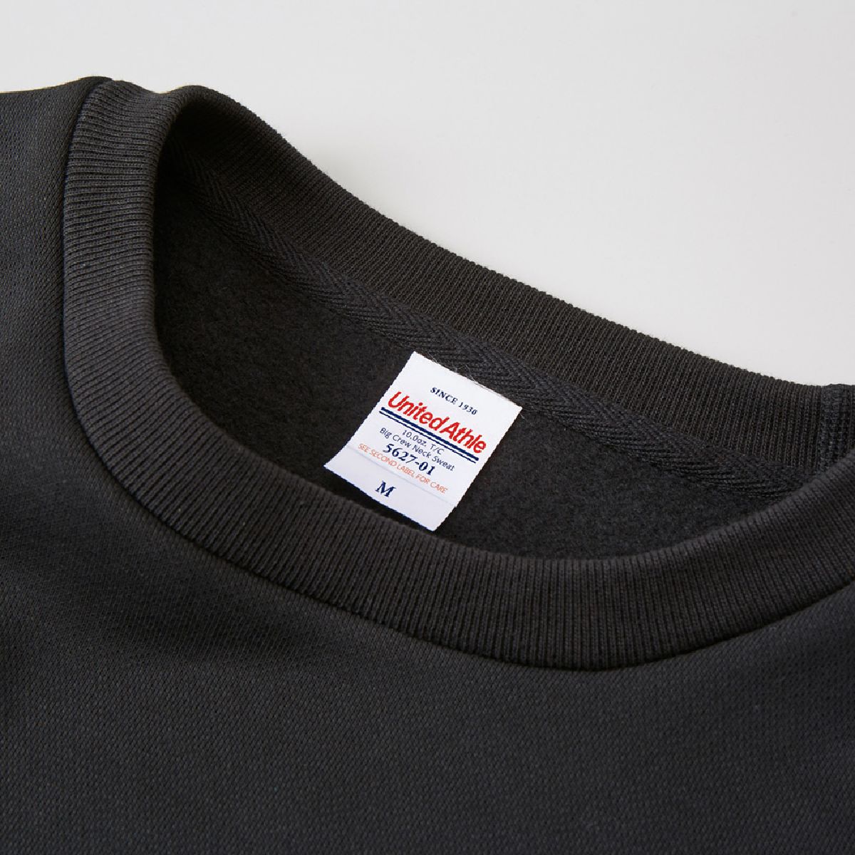 脖子周圍的精美尺寸可以享受分層