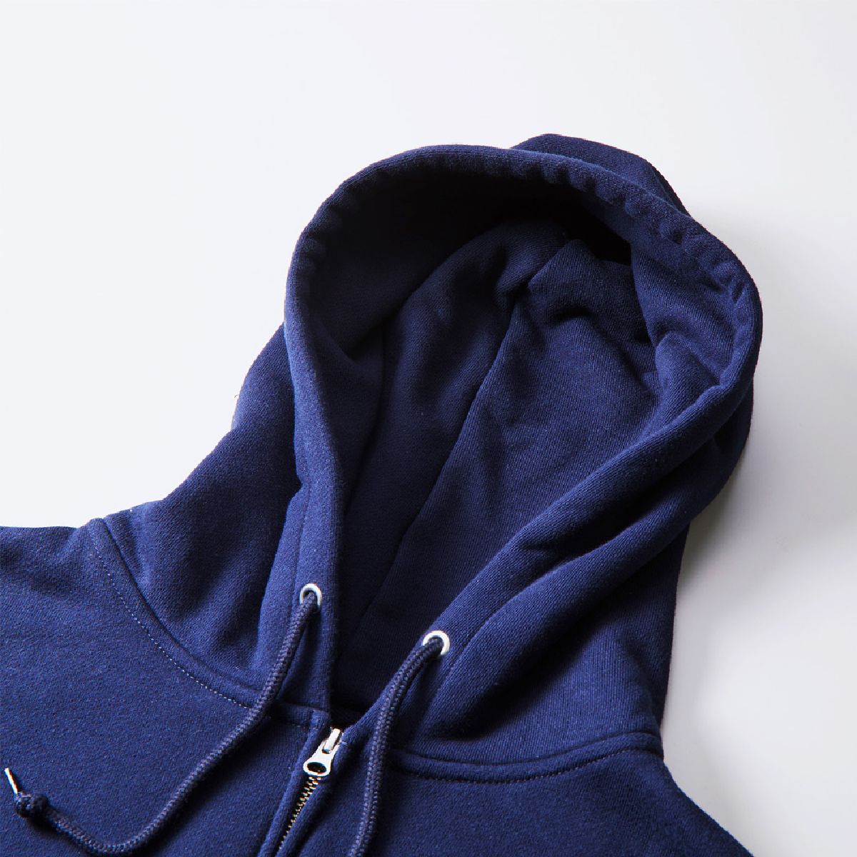 它具有大型雙重食物，並有