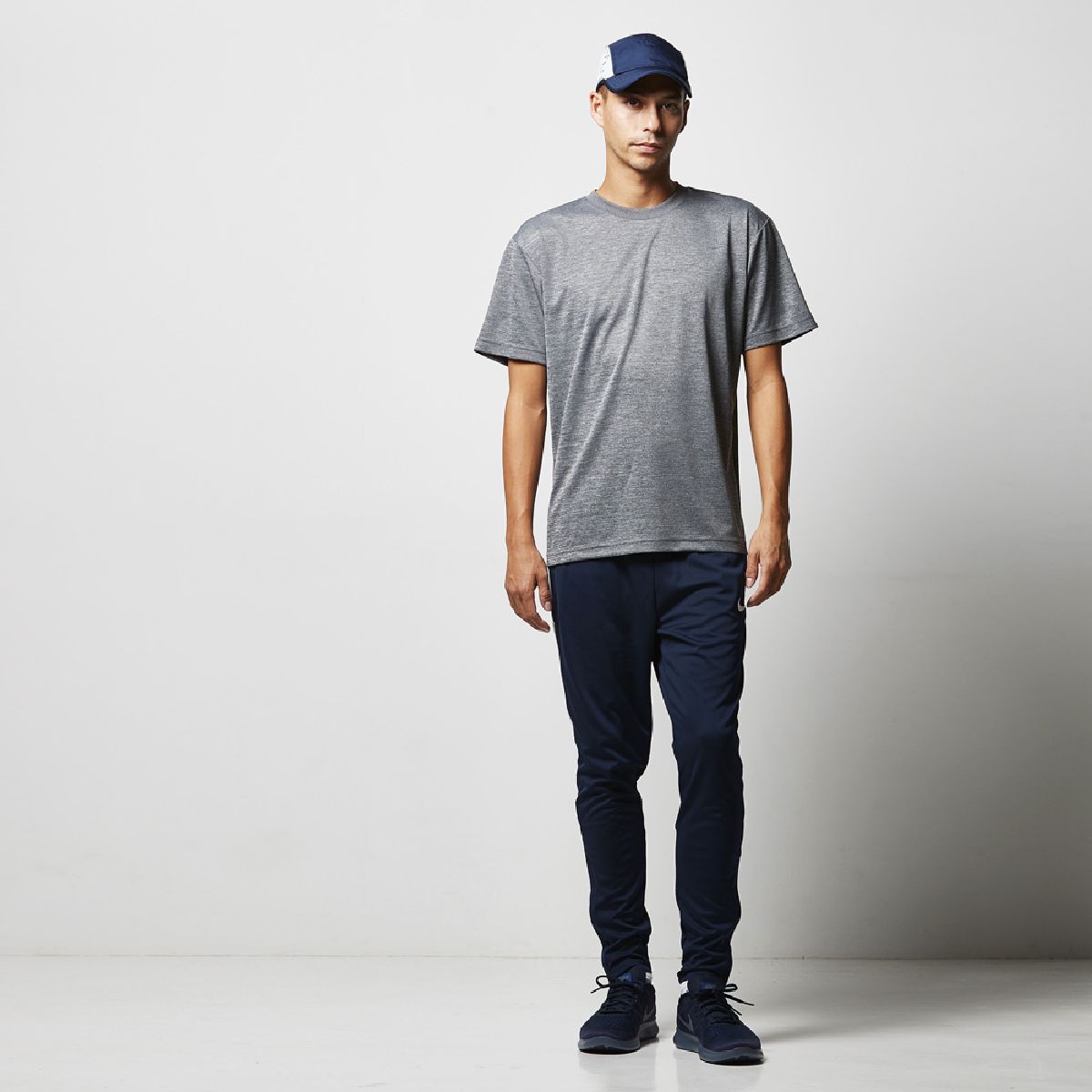 高度182厘米L尺寸598。穿希瑟木炭