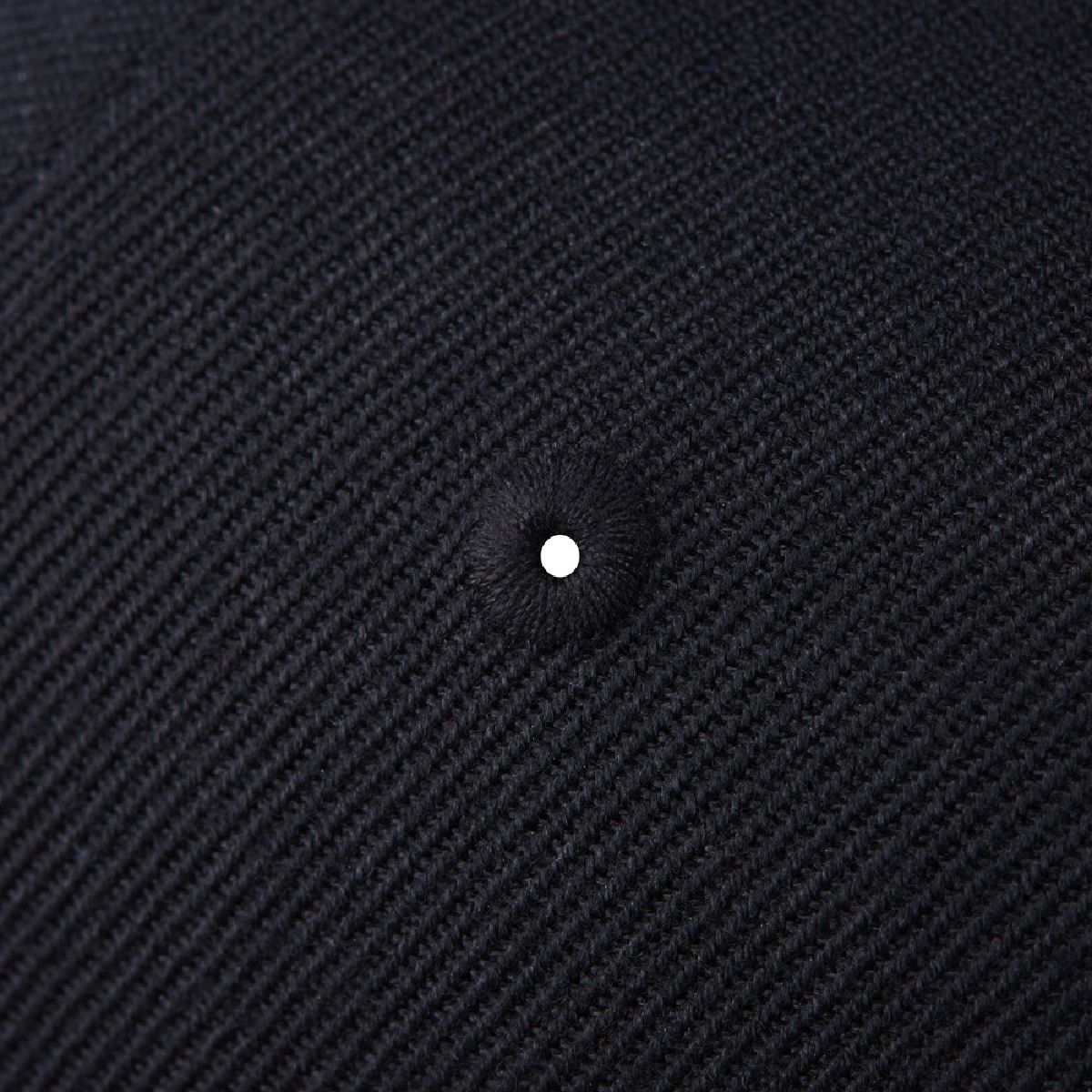 2050。黑色/紅色菊花孔