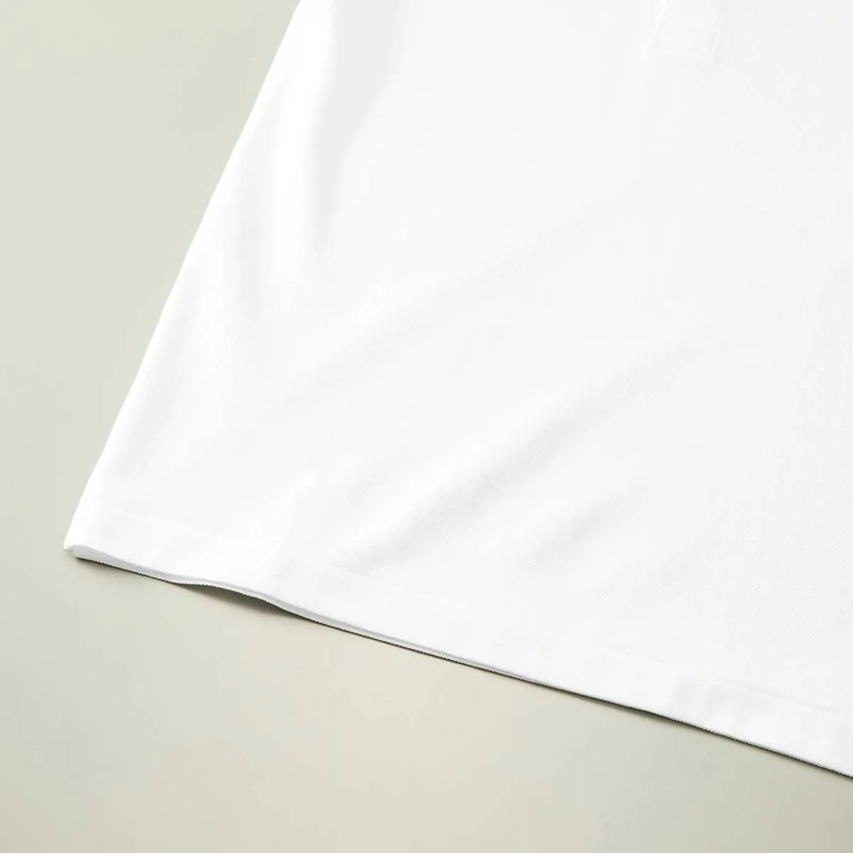 下擺採用單針縫合（上針和下針）。