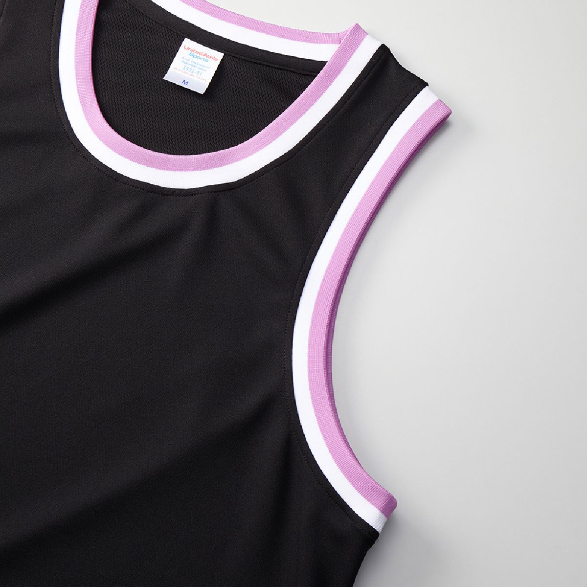 扶手部分採用雙色羅紋設計。