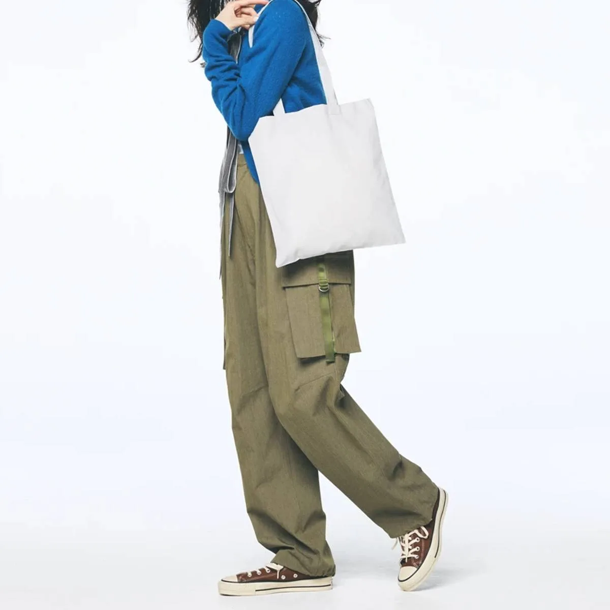 010. 淺灰色，S碼