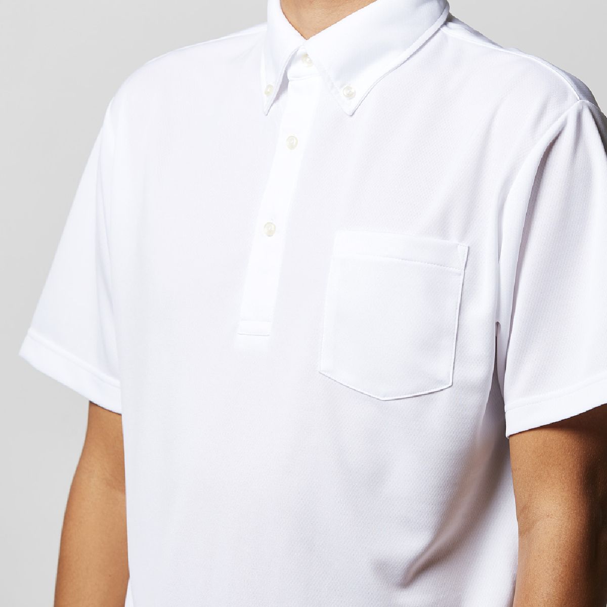 左胸處有一個方便的口袋。