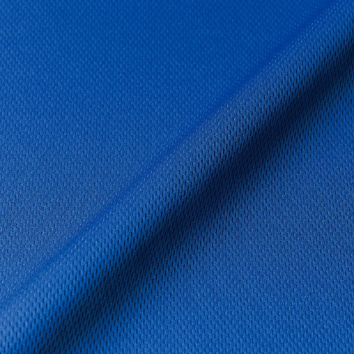 背面採用網狀結構，貼膚觸感光滑舒適。