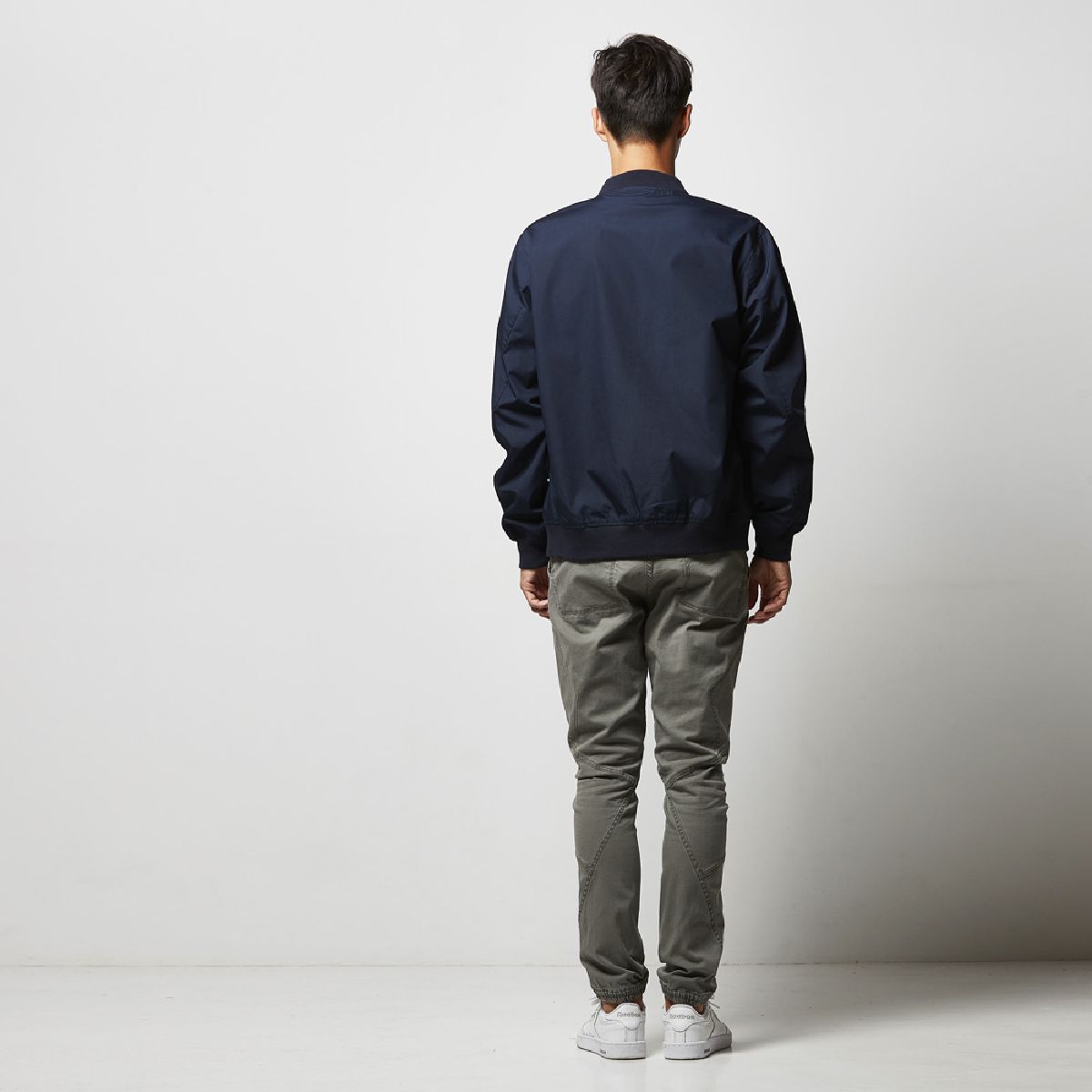 身高 182cm L 尺寸 背部輪廓